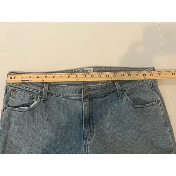 Levi’s Misses Low Rise Bootcut Zip Fly Light Wash Blue Stretch Jeans 18M 39x30 - Picture 3 of 11